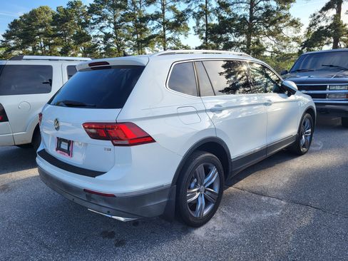 Used 2018 Volkswagen Tiguan SEL Premium FWD image 4