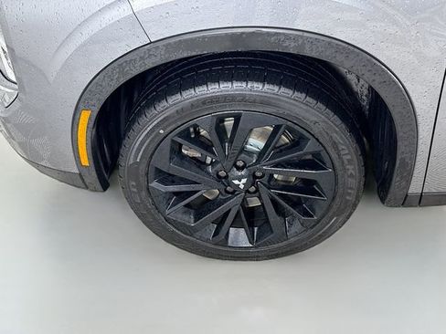 Used 2022 Mitsubishi Outlander SE image 31