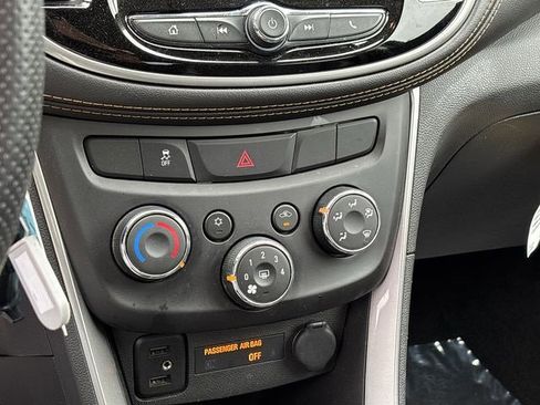 Used 2021 Chevrolet Trax LT image 19