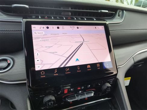 New 2025 Jeep Grand Cherokee Limited w/ Luxury Tech Group II image 18