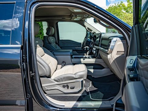Used 2025 Ford F250 Platinum w/ Platinum Plus Package AWD/4WD image 39
