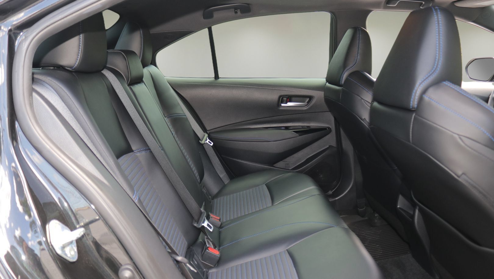 Used 2020 Toyota Corolla XSE FWD image 15
