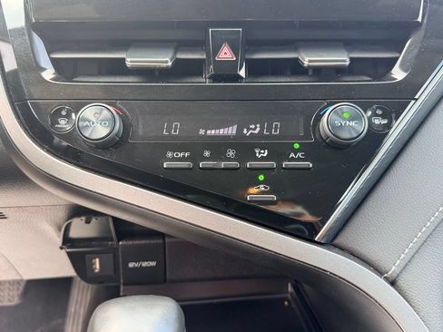Used 2024 Toyota Camry SE w/ Convenience Package FWD image 18