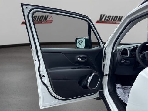 Used 2022 Jeep Renegade Latitude image 23