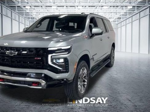 Used 2025 Chevrolet Suburban Z71 AWD/4WD image 5