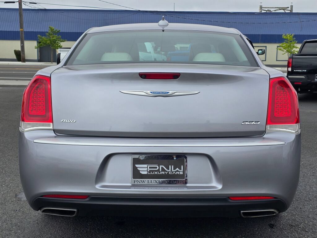 Used 2018 Chrysler 300 Limited AWD/4WD image 7