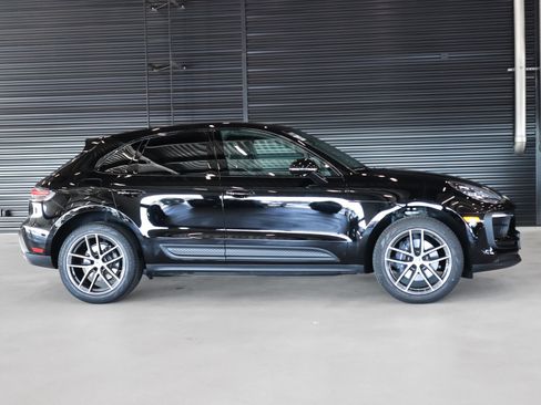 Used 2025 Porsche Macan image 11