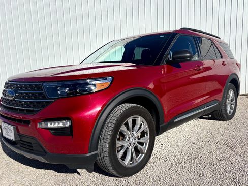 Certified 2021 Ford Explorer XLT w/ Equipment Group 202A image 14