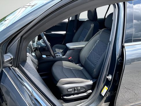 Used 2020 Chevrolet Equinox LT FWD image 18