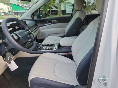 New 2027 Kia Carnival SX w/ Dark Edition Package FWD image 15