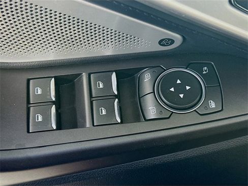 Used 2020 Ford Explorer Platinum w/ Premium Technology Package image 18