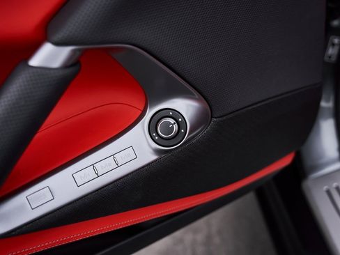 Used 2022 Ferrari 812 GTS image 41