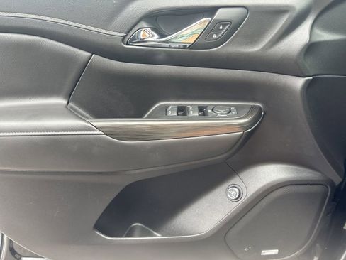 Used 2023 GMC Acadia SLT image 34