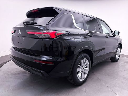 New 2026 Mitsubishi Outlander ES image 10