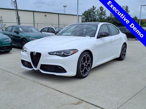 New 2025 Alfa Romeo Giulia Veloce w/ Veloce Package Rwd image 4