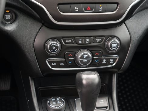 Used 2022 Jeep Cherokee Trailhawk w/ Sun, Sound & Nav Group AWD/4WD image 23