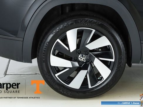 Used 2025 Volkswagen Atlas Cross Sport SE w/ Panoramic Sunroof Package image 13