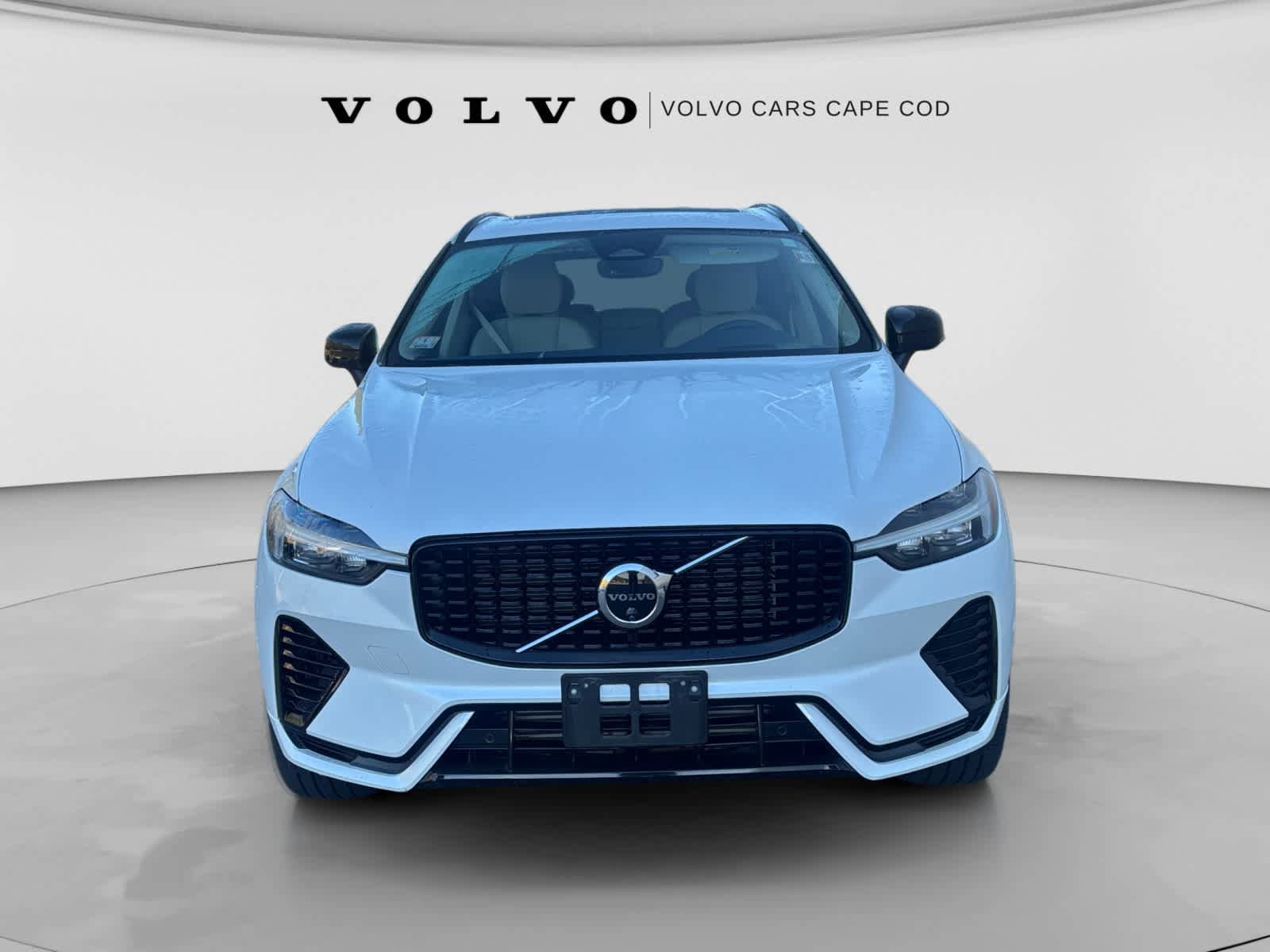 Used 2025 Volvo XC60 T8 Ultra w/ Protection Package Premier AWD/4WD image 2