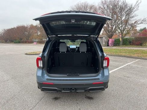 Used 2025 Ford Explorer ST-Line image 28