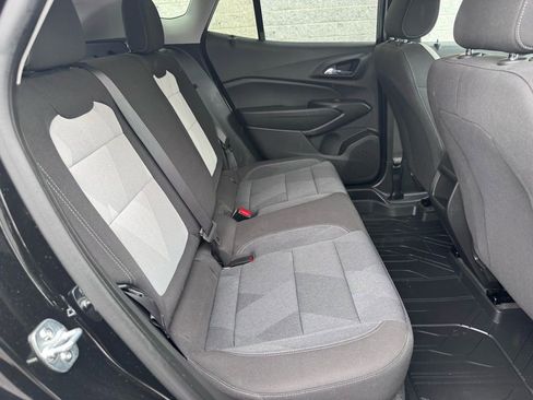 Used 2025 Chevrolet Trax LS image 18