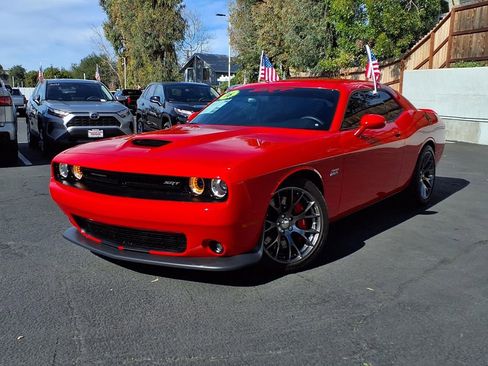 Used 2016 Dodge Challenger SRT image 1