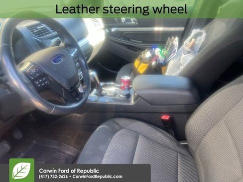 Used 2018 Ford Explorer XLT image 12