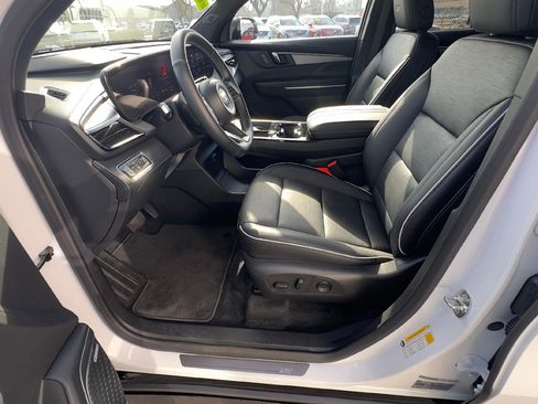 Used 2025 Buick Enclave Sport Touring image 17