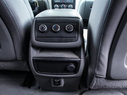 Used 2016 Chevrolet Traverse LT w/ Style and Technology Package image 30