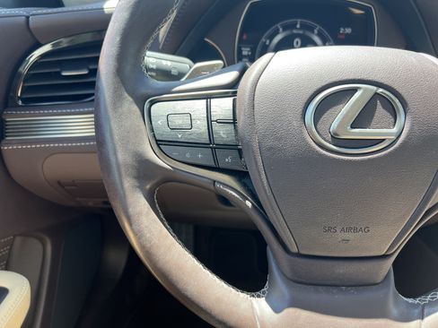 Used 2020 Lexus LS 500 w/ Accessory Package (Z2) RWD image 19