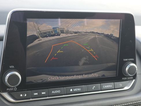 Used 2025 Nissan Rogue SV image 4