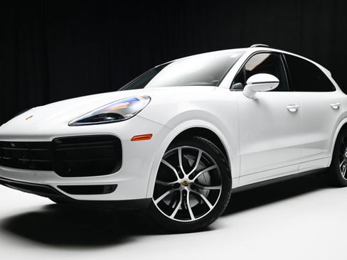 Used 2019 Porsche Cayenne Turbo w/ Premium Plus Package image 1