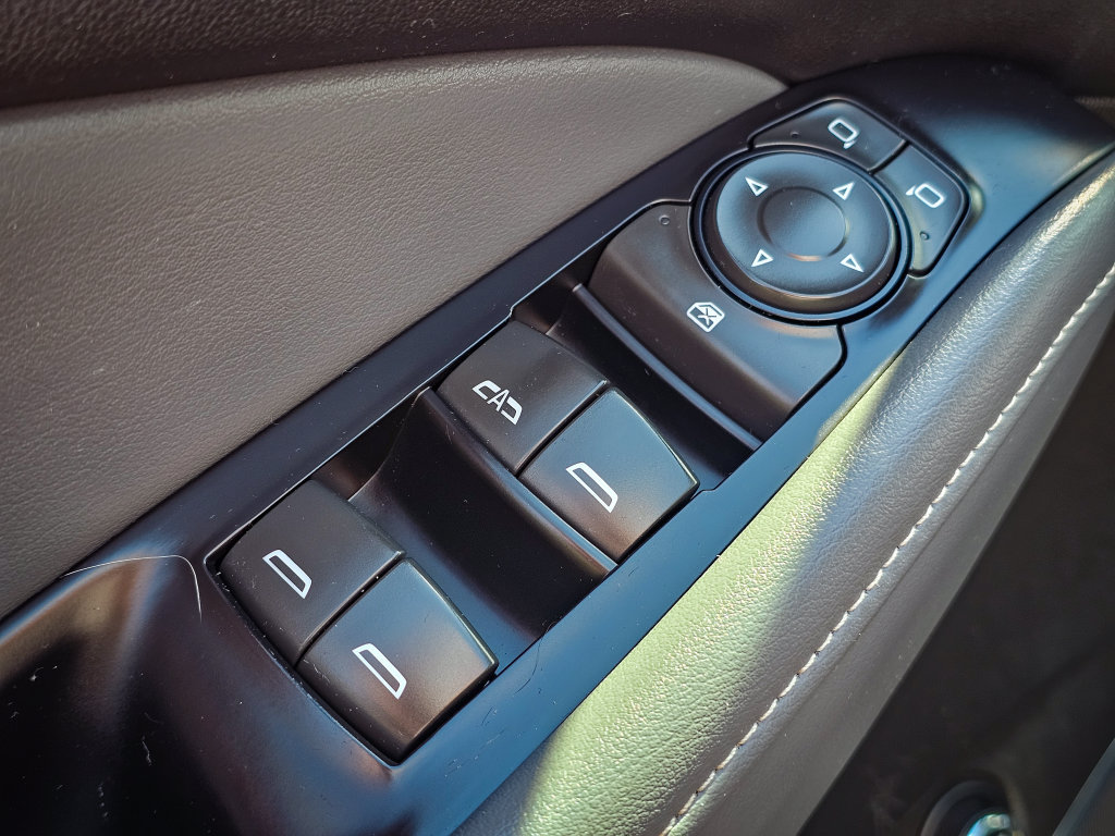 Used 2018 Buick Enclave Essence FWD image 11