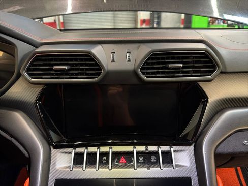 Used 2022 Lamborghini Urus AWD/4WD image 21
