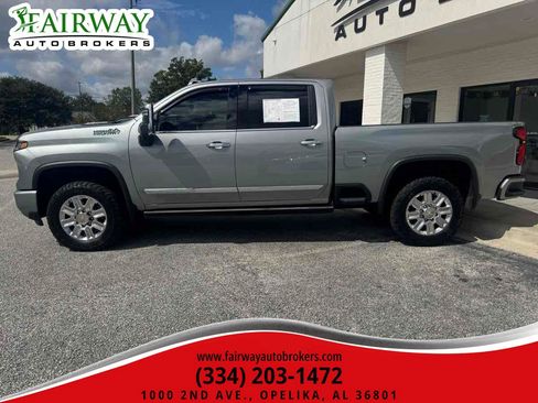 Used 2025 Chevrolet Silverado 2500 High Country w/ High Country Premium Package image 9