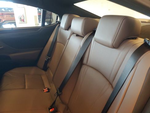 Used 2025 Lexus ES 350 Ultra Luxury w/ Accessory Package (Z2) FWD image 16