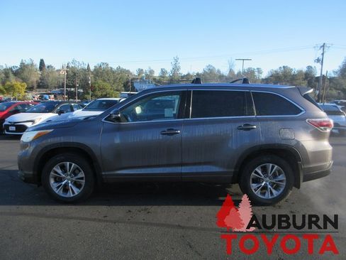 Used 2014 Toyota Highlander XLE image 10
