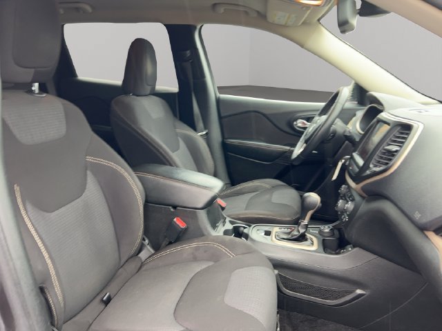 Used 2015 Jeep Cherokee Latitude w/ Cold Weather Group AWD/4WD image 24