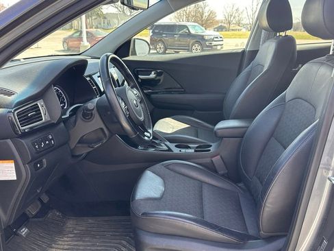 Used 2018 Kia Niro EX image 11