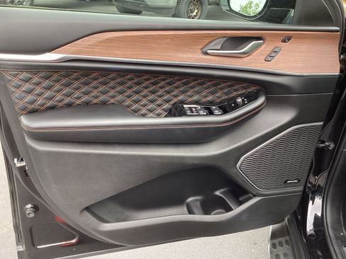 Used 2021 Jeep Grand Cherokee L Summit w/ Luxury Tech Group V image 32