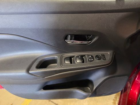 Used 2024 Nissan Versa SV FWD image 5