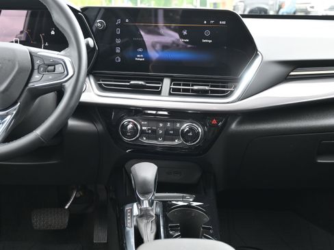 Used 2025 Chevrolet Trax ACTIV w/ Sunroof Package FWD image 30