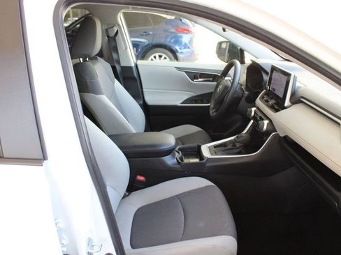 Used 2025 Toyota RAV4 XLE FWD image 13