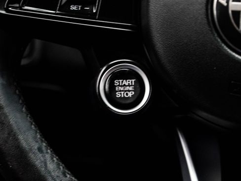 Used 2023 Alfa Romeo Giulia Veloce RWD image 31