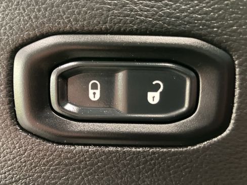 Used 2021 Jeep Wrangler Unlimited Rubicon w/ Uconnect 4C Nav & Sound Group image 13