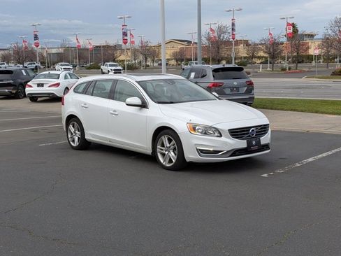 Used 2015 Volvo V60 T5 Premier w/ Protection Package image 3