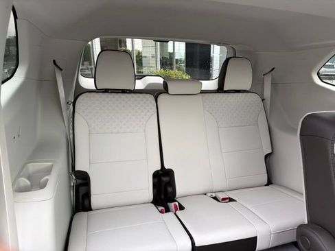 Used 2024 GMC Acadia Denali w/ Super Cruise Package AWD/4WD image 19