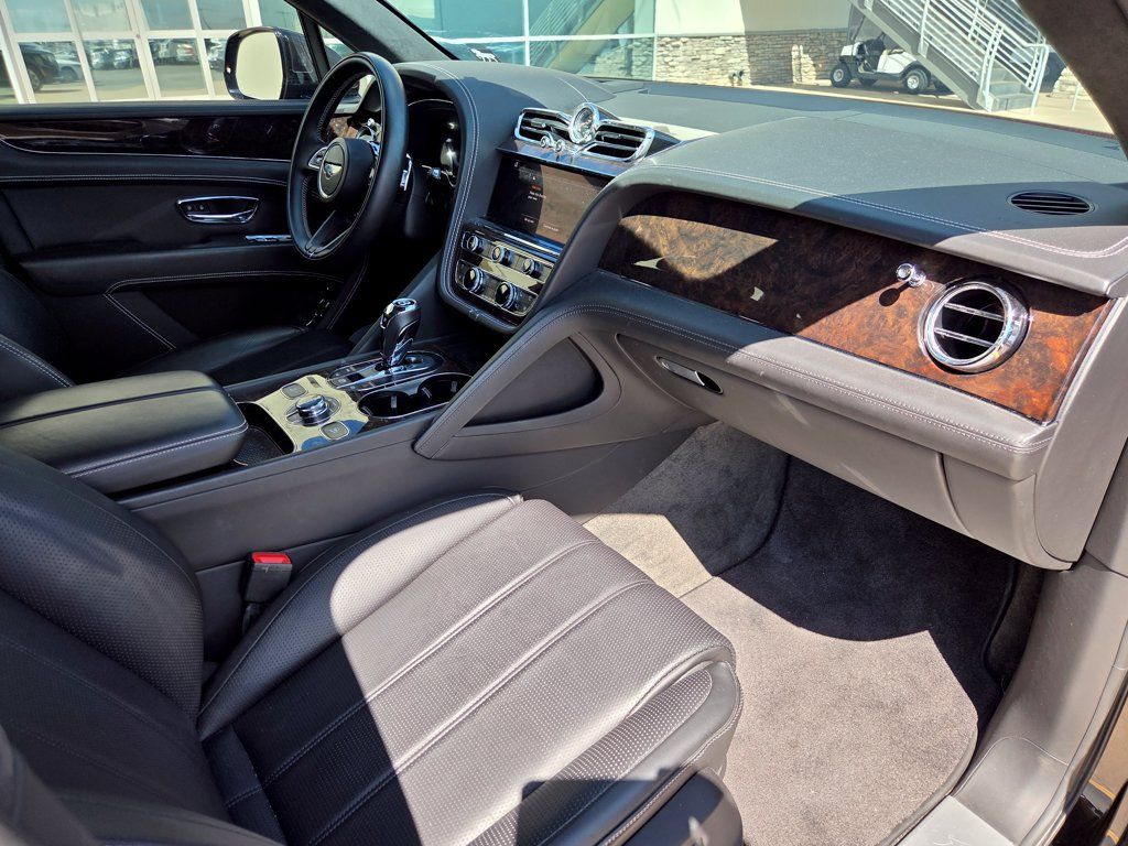 Used 2021 Bentley Bentayga AWD/4WD image 14