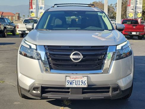 Used 2025 Nissan Pathfinder SV image 30