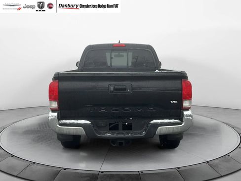 Used 2017 Toyota Tacoma TRD Off-Road image 5