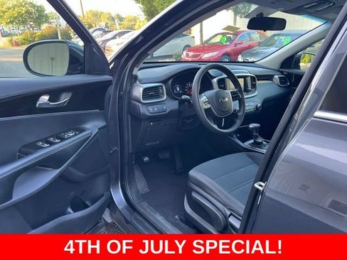 Used 2019 Kia Sorento FWD image 5